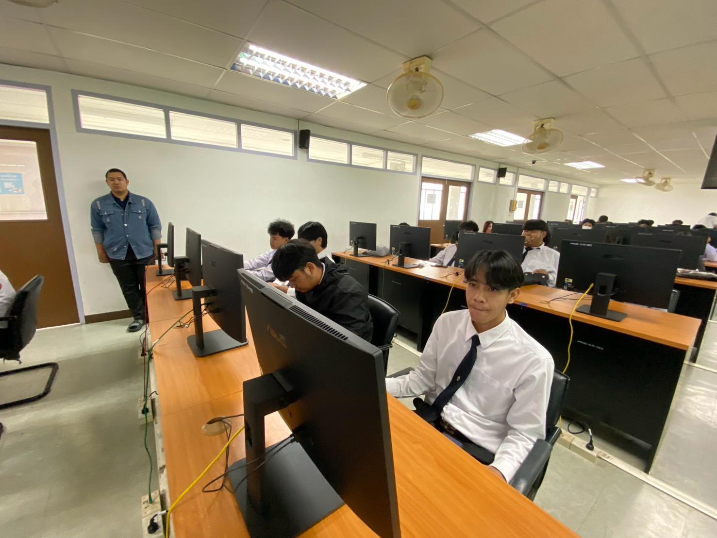2. คณะเทคโนโลยีอุตสาหกรรม มหาวิทยาลัยราชภัฏกำแพงเพชร จัดโครงการอบรมและพัฒนาทักษะภาษาอังกฤษและมาตรฐานคอมพิวเตอร์ สำหรับนักศึกษาชั้นปีที่ 1
